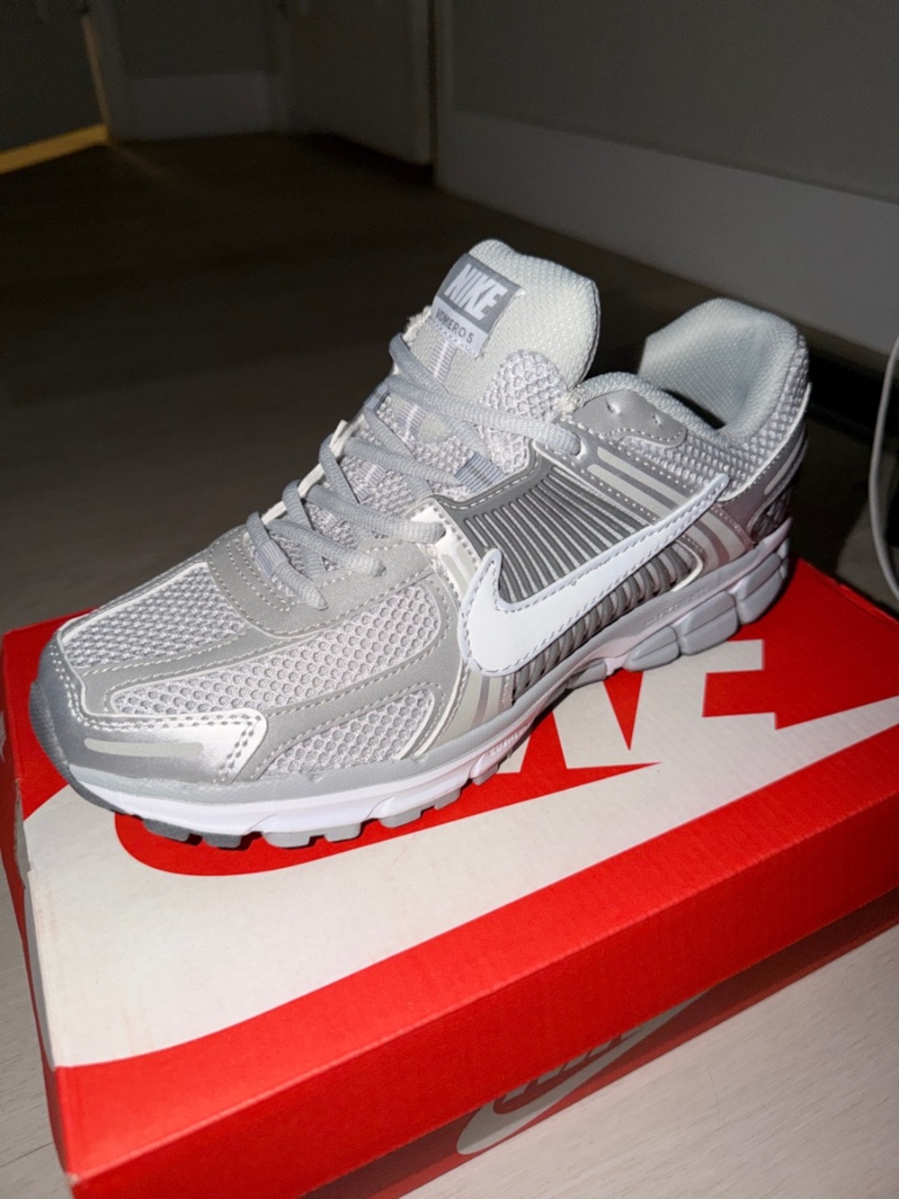 Nike VOMERO 5 gray and White Mesh Running Sneakers